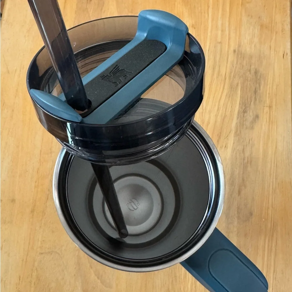 Stanley Travel Tumbler — Blue Spruce with Clear Lid - Picture 2 of 3